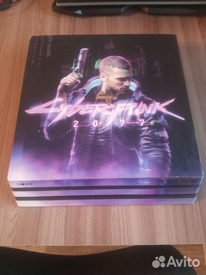 Продаю приставку Sony PS4 PRO 1TB