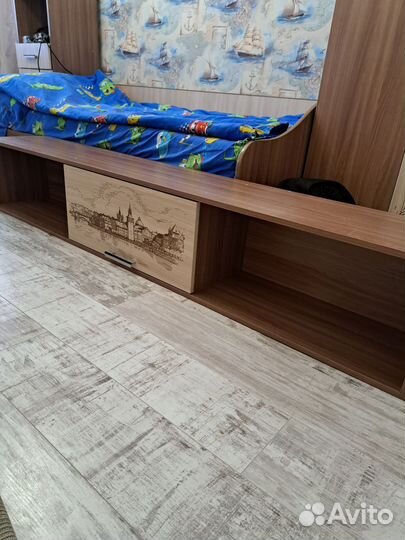 Полка настенная навесная