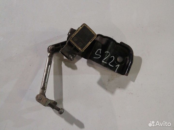 Датчик высоты дорожного просвета Mercedes e-class