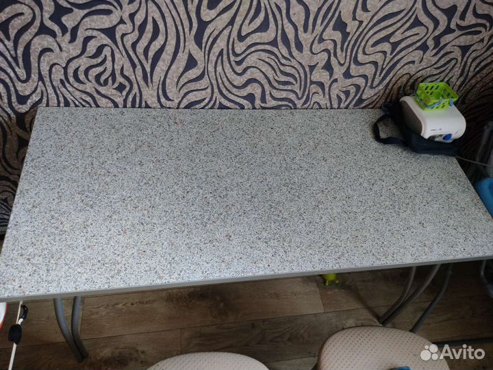 Кухонный стол