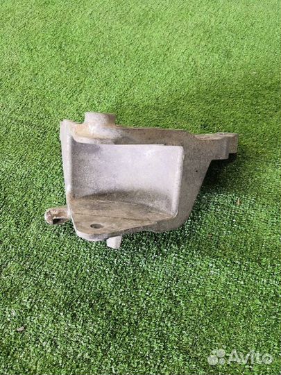 Кронштейн кпп Opel Astra J A14NET 2012