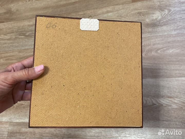 Кузнечик розовый в раме