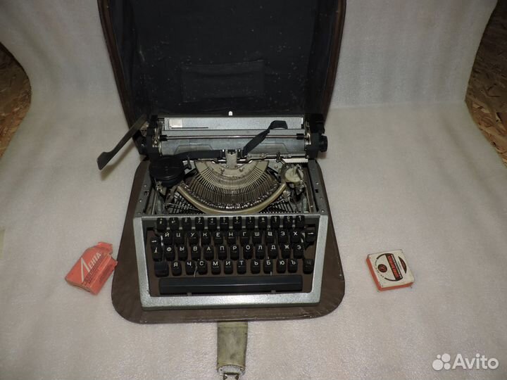 Портативная пишущая машинка