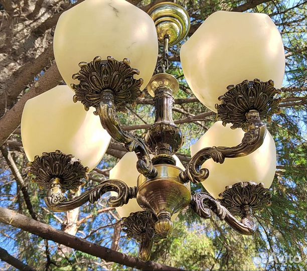 Красивая люстра