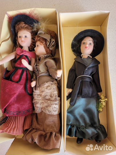 Кукла фарфоровая