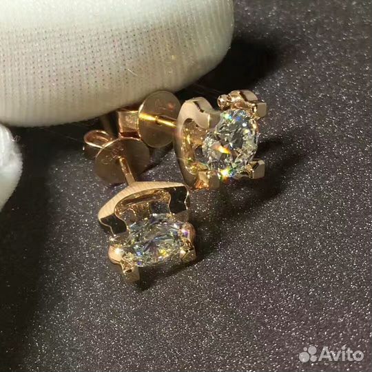 Cartier серьги-пусеты 0.52ct