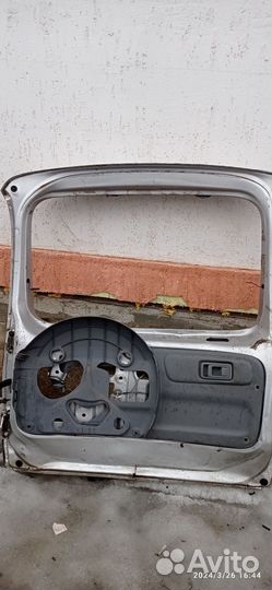 Дверь автомобильная задняя, багажник