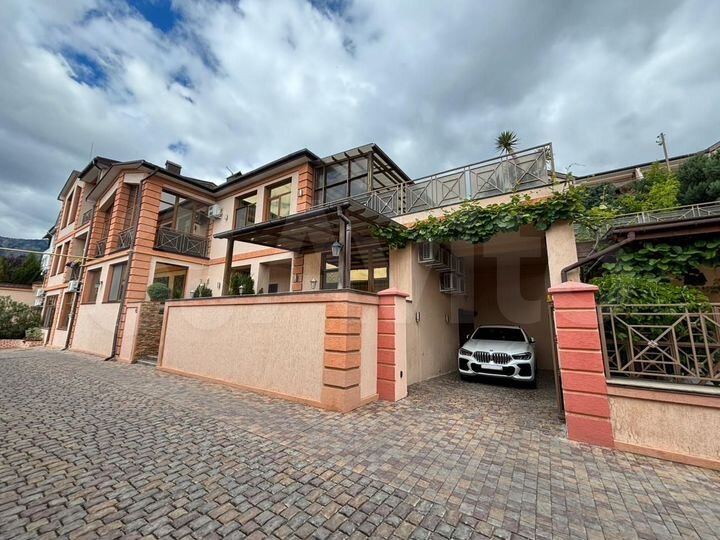 Коттедж 250 м² на участке 1 сот.