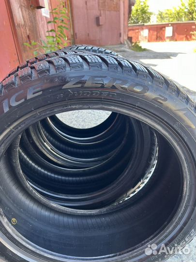 Pirelli Ice Zero 2 235/45 R18