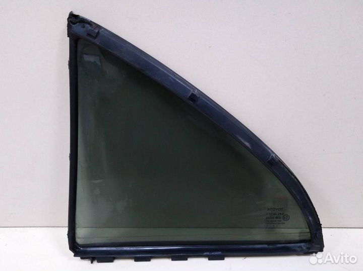 Стекло двери задней правой форточка Toyota Avensis