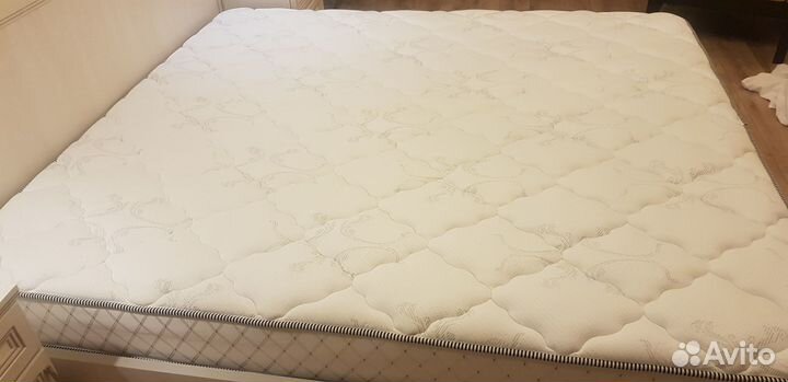 Продаю американский матрас Serta Sanders