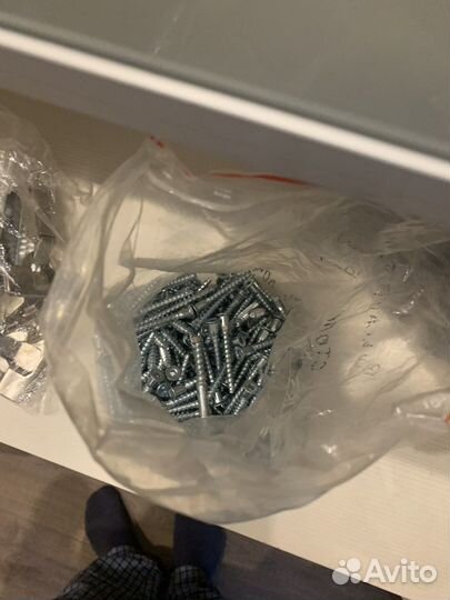 Петли мебельные, саморезы, ножки, коробка дюбелей