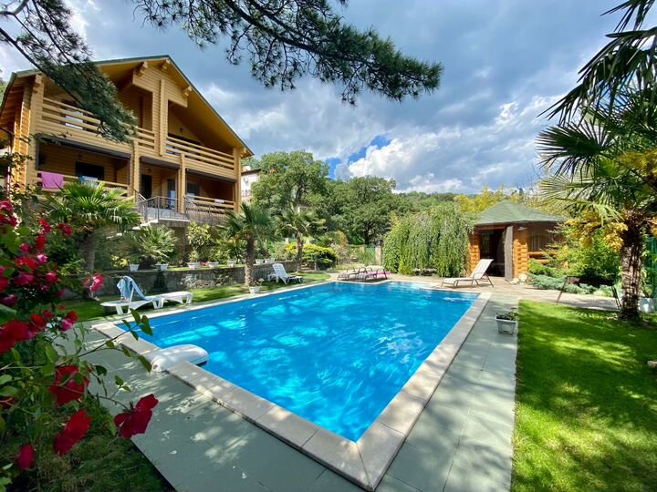 Дом 250 м² на участке 5 сот.