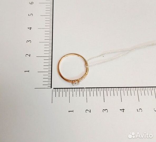 Золотое кольцо с камнем 16р