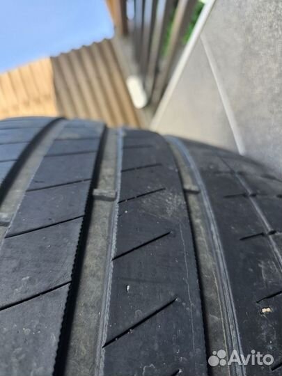 Accelera Alpha 275/35 R20