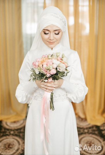 Платье на никах