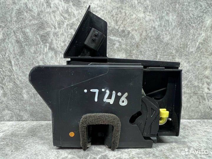 Замок двери передней левой Renault Sandero 2 2015