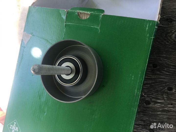 Натяжитель поликл. ремня с роликоv