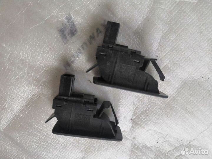 Кнопка стеклоподъемника Volkswagen Touran 1 2004