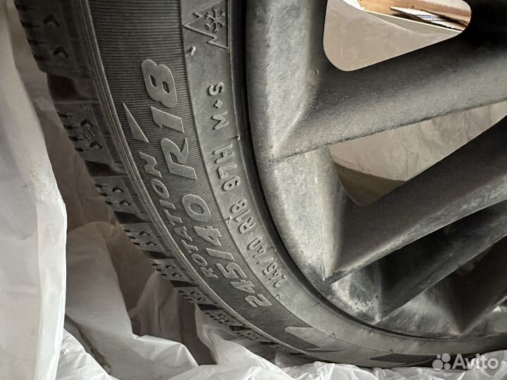 Pirelli Ice Zero 245/40 R18