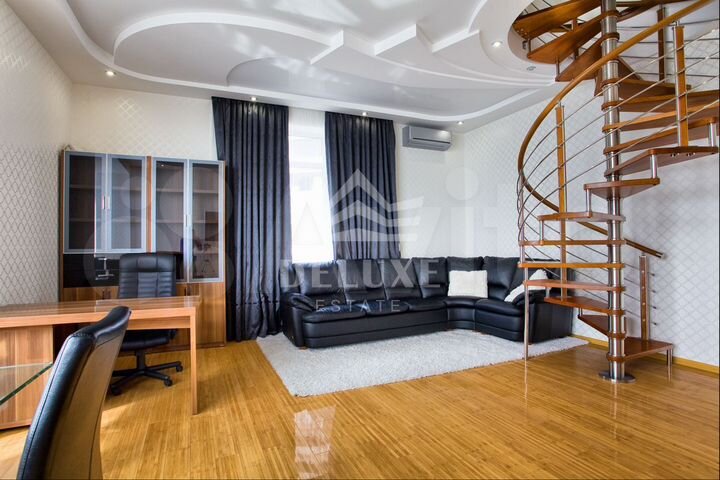3-к. квартира, 130 м², 2/7 эт.