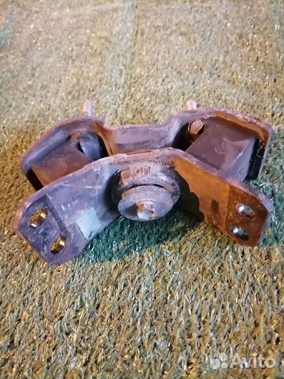 Опора кпп (подушка) левая 12372-62080 Toyota Windo