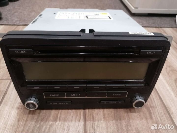 Штатная магнитола на volkswagen tiguan
