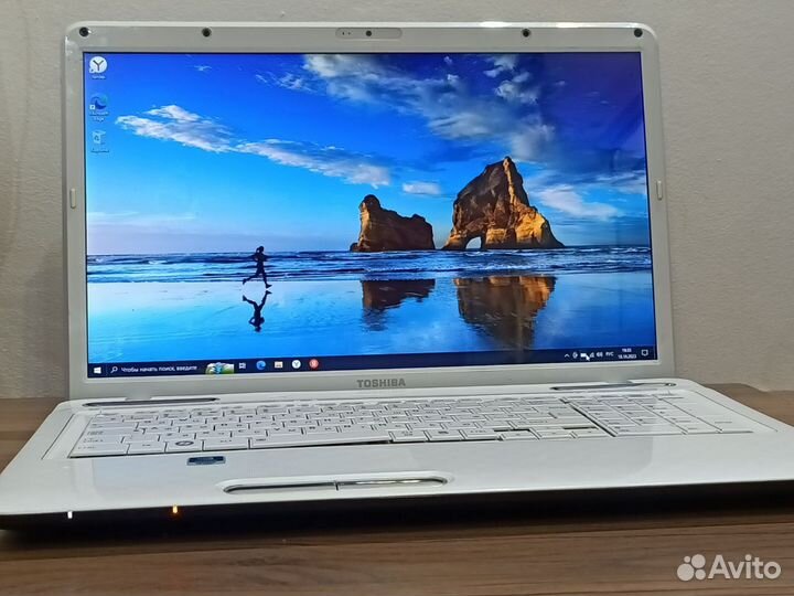 Ноутбук Toshiba 17,3 i3-M370/ SSD256/ 4GB/ GT 525M