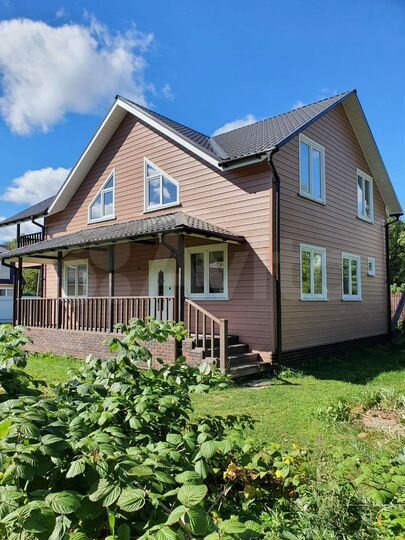 Дом 210 м² на участке 6 сот.