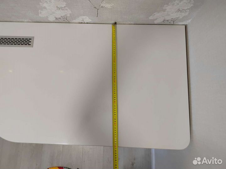 Письменный стол с выкатной тумбой