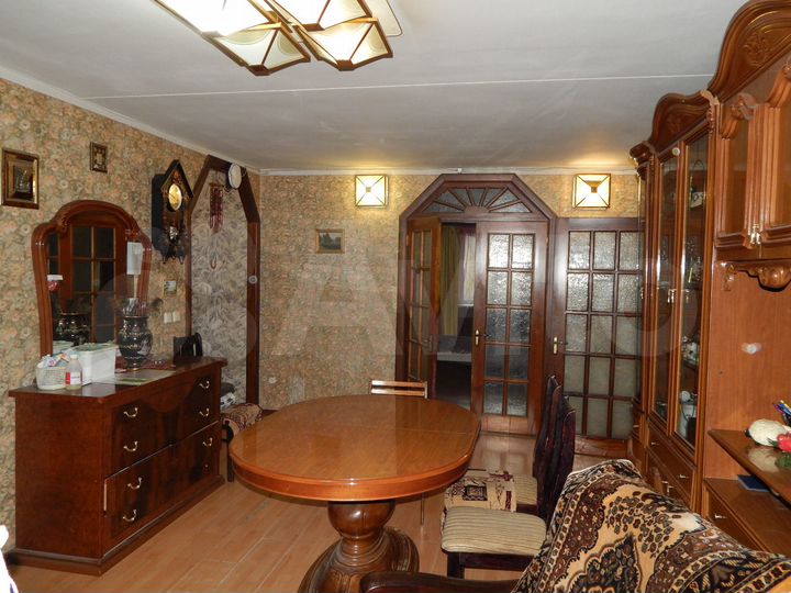 5-к. квартира, 95 м², 1/10 эт.
