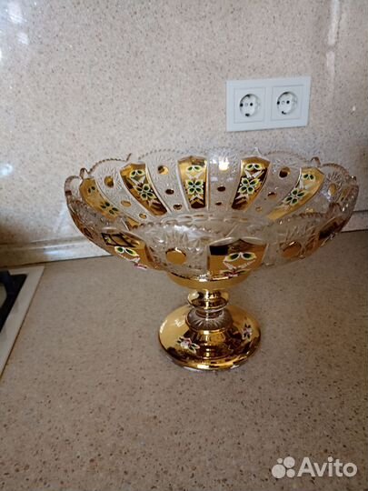 Ваза для фруктов на ножке