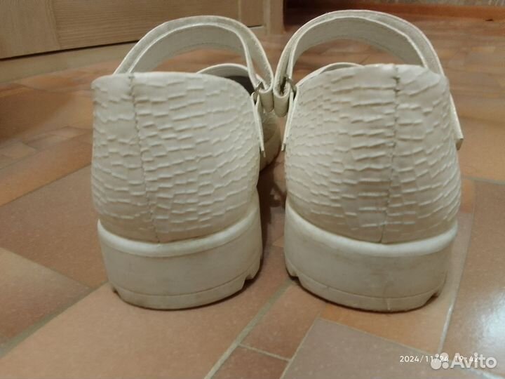 Туфли на девочку р 35