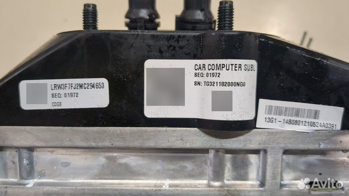 Блок управления бортовым компьютером Tesla Model 3, 2021