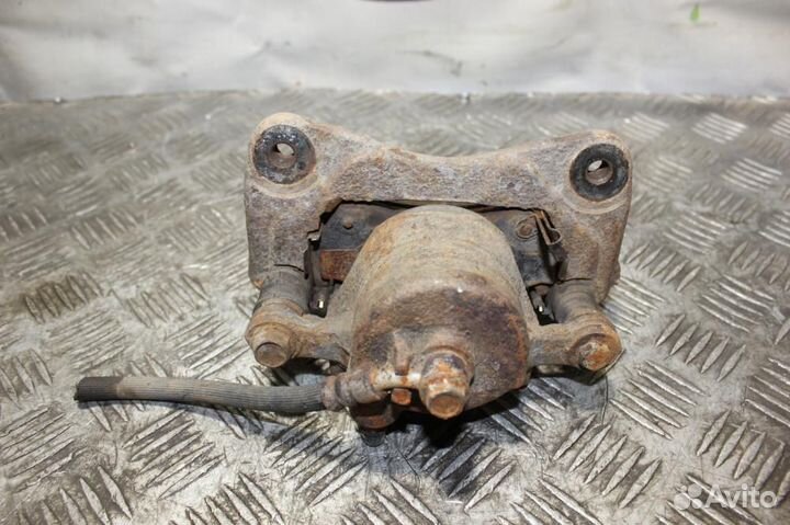 Суппорт передний правый Nissan Almera N15