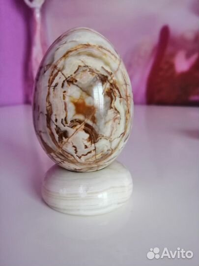 Яйцо из камня