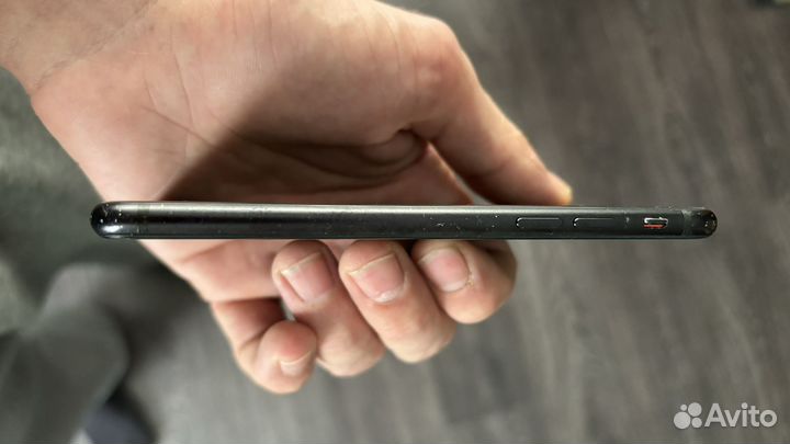 iPhone SE, 64 ГБ