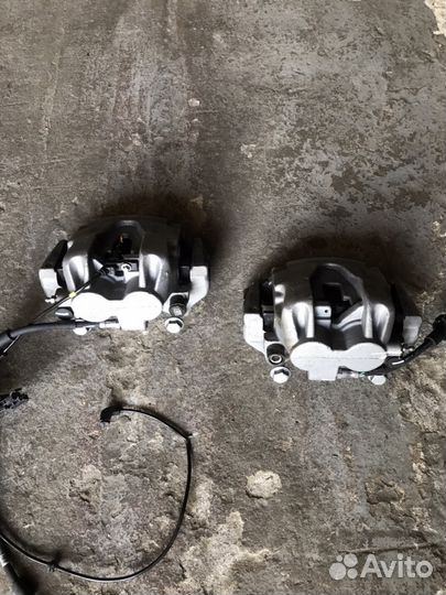 Суппорт тормозной Mercedes ML GLE W166 2018