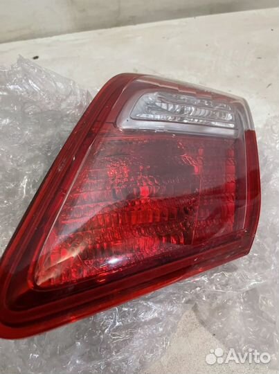 Фонарь задний внутренний Toyota Camry XV40