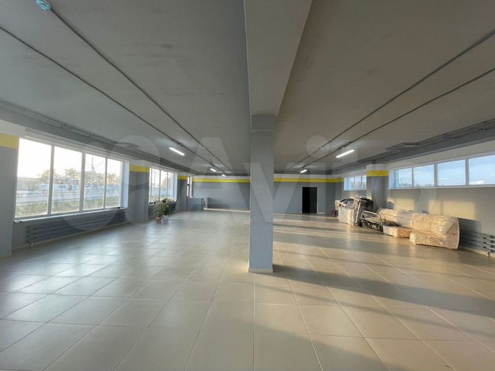 Заметный магазин на трассе М5, 377 м²