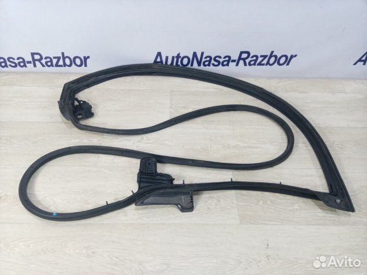 Уплотнитель двери передний левый Lexus Rx 300 2021