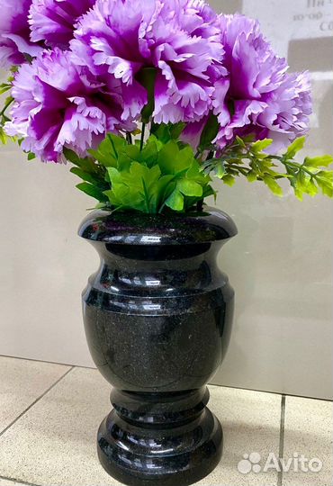 Ваза из гранита