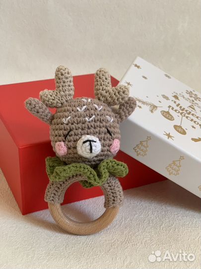 Вязаная погремушка Оленёнок