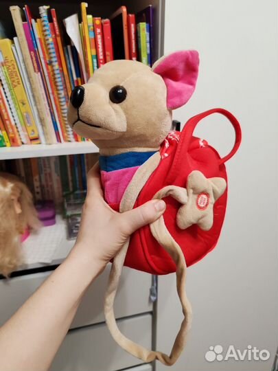 Игрушка собака на поводке с сумкой гавкает