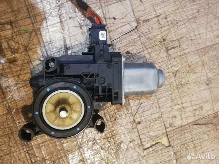 Стеклоподъемника трапеция (моторчик, кнопки) Поло