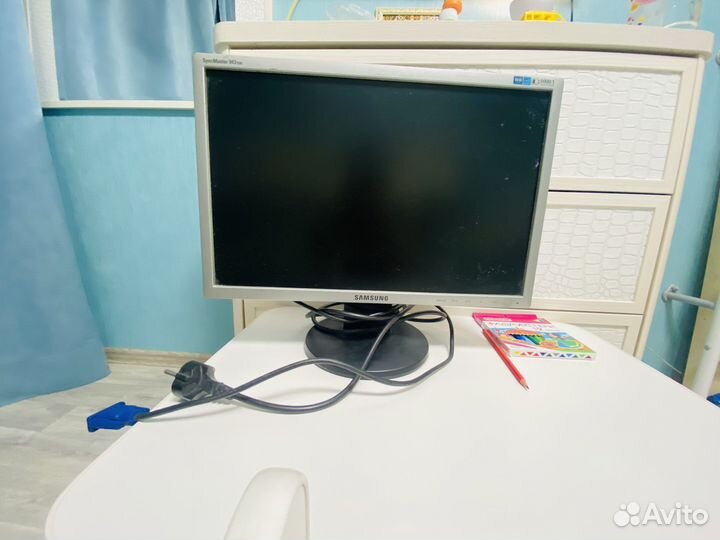 Монитор Samsung