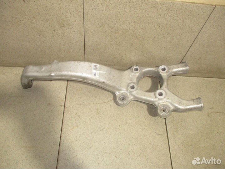 Кулак поворотный передний левый Lexus IS 200/220