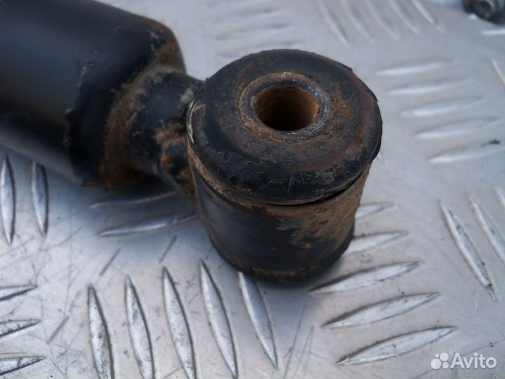 Амортизатор задний Mercedes Benz W210 1998г седан