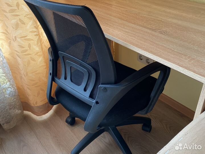 Компьютерный стол и стул