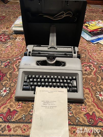 Машинка пишущая портативная Ивица-М